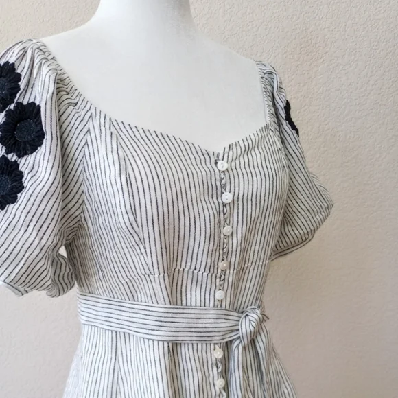 Elegant Off-Shoulder Striped Dress - Picture 10 of 16